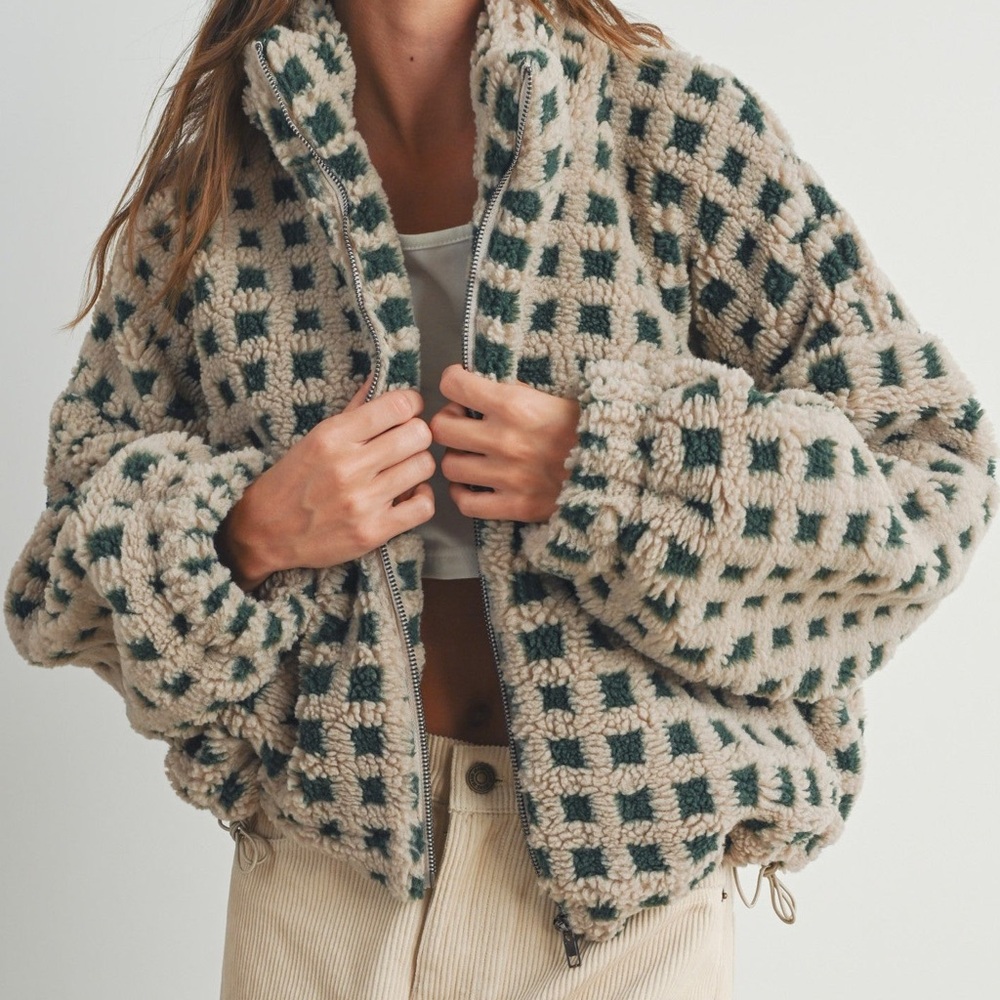 NWT boutique beige and green zip up Sherpa jacket